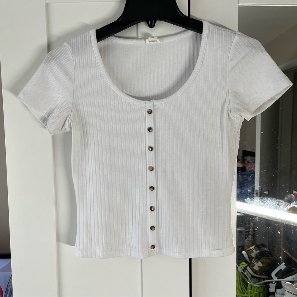 Garage White Top Size Medium